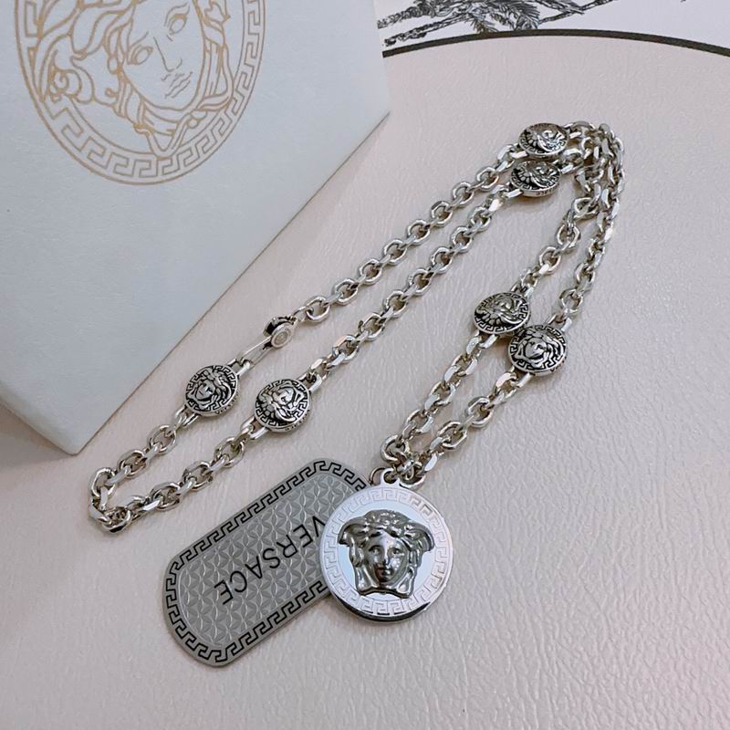 Versace necklace lyx219
